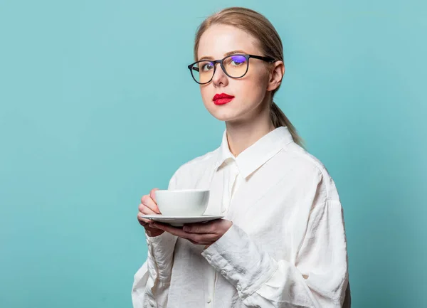 Portrait Beautiful Blonde White Shirt Cup Coffee Blue Background — Stock fotografie