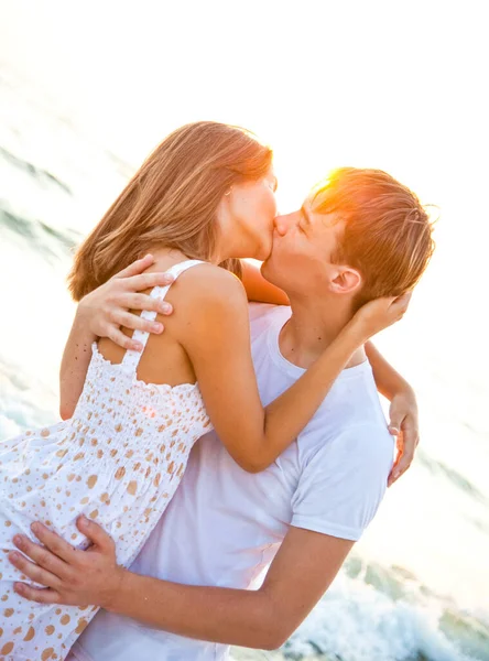 Beautiful White Couple Kissing Sea Coast Sunrise — Stock Photo, Image