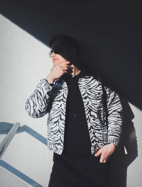 Young Man Zebra Print Clothes Black Sunglasses Stay Shadow — Fotografia de Stock