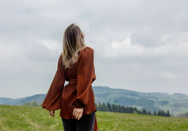 Woman Open Hands Vacation Mountains Poland Spring Time — Stok fotoğraf