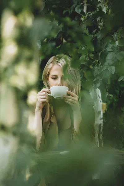 Beautiful Woman Coat Cup Coffee Wooden Table Garden Trees Background — Stock Photo, Image