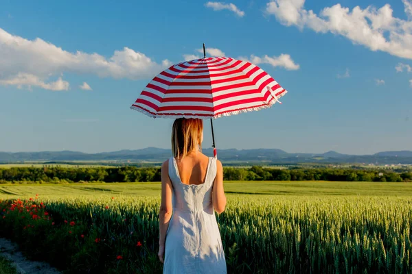 Young Girl Hat Umbrella Green Wheat Field Mountains Background — Stock Photo, Image