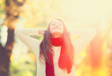 sonbahar açık Kırmızı fularlı Teen kız