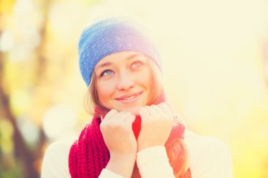 sonbahar açık Kırmızı fularlı Teen kız