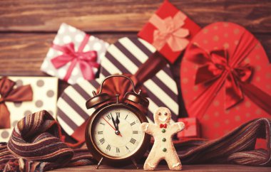 kurabiye adam ve çalar saat