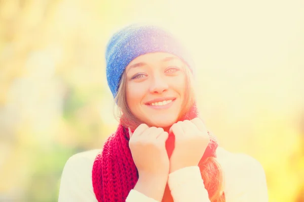 Teen girl in red scarf at autumn outdoor — Stock Photo, Image