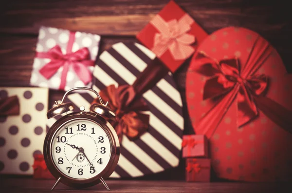 Vintage klocka på jul bakgrund — Stockfoto