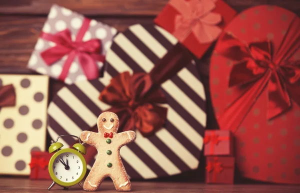 Cookie man and alarm clock — Stock Photo, Image