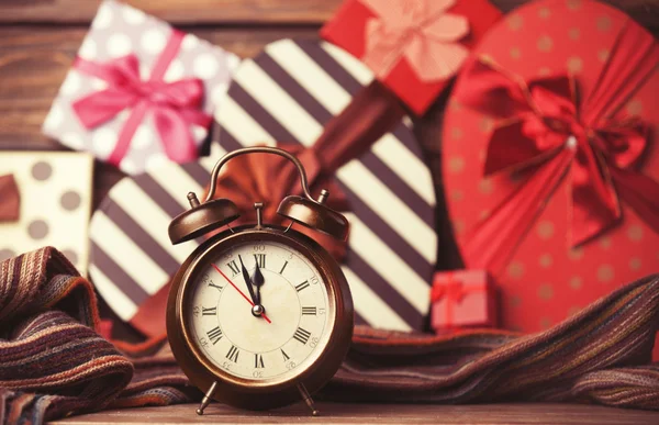 Noel arka plan üzerinde Vintage saat — Stok fotoğraf