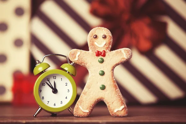 Cookie man and alarm clock — Stock Photo, Image