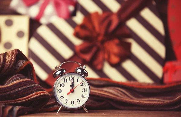 Vintage zegar na tle Boże Narodzenie — Zdjęcie stockowe