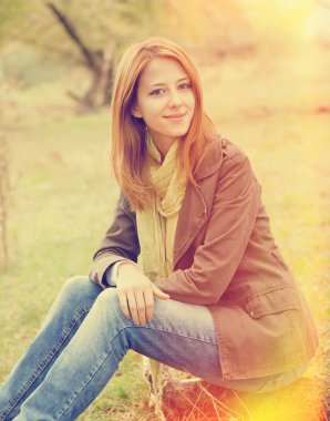 güzel bir kız, Sonbahar zaman açık