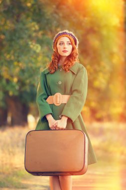 bavul ağaç 's alley, Kızıl saçlı kız.