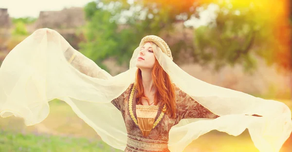 Medieval lady at outdoor. — Stock Photo, Image