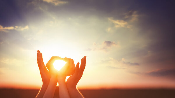 Две руки на сунсут
.