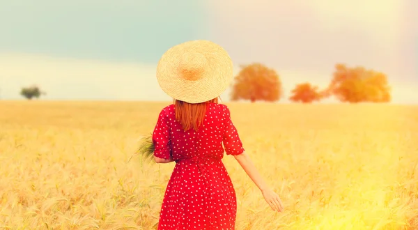 Redhead girl in red dress at wheat field — Stock Photo, Image