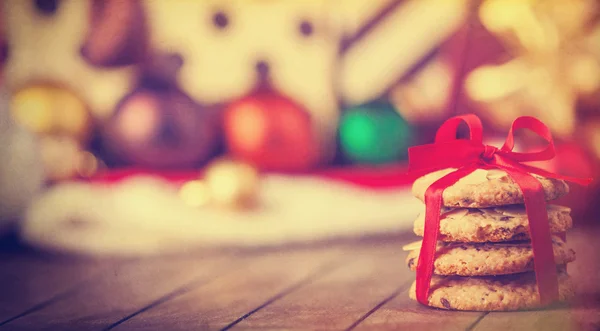 Cookies with christmas gifts on wooden table — Stock Photo, Image