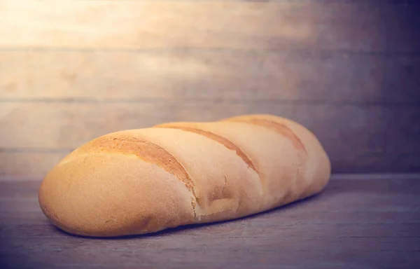 Pan blanco en una mesa booden . — Foto de Stock