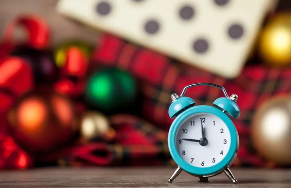 Alarm clock and christmas gifts on background. — Stock Photo, Image