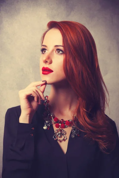 Portrait d'une femme rousse de style — Photo