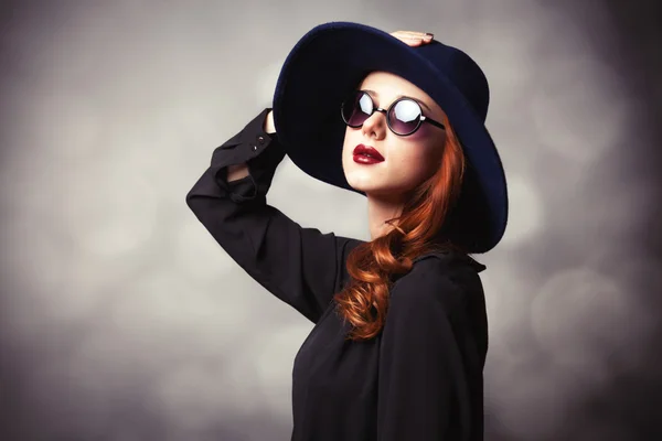 Style redhead women with sunglasses. — Stock Photo, Image