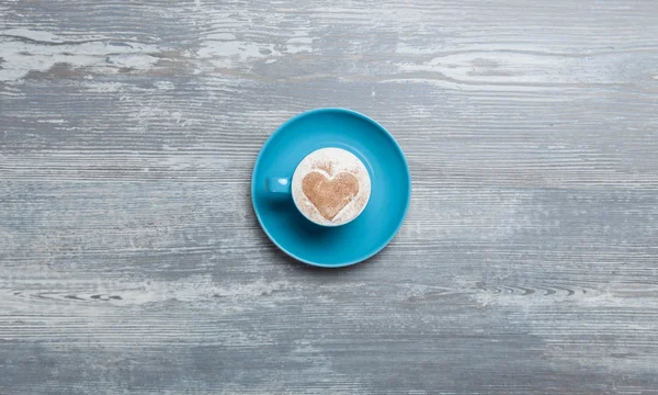 Cup of coffee on wooden table. — Stock Photo, Image
