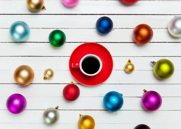 Coffee cup and christmas balls on white background. — Stock Photo, Image