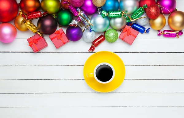 Coffee cup and christmas toys on white background. — Stock Photo, Image