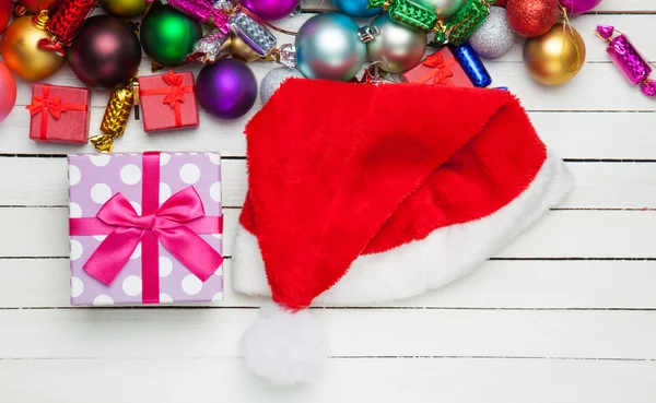 Gift and Santa's hat near toys — Stock Photo, Image
