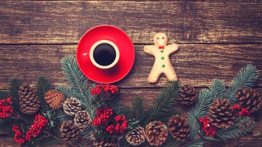 Zencefilli kurabiye adam Kupası ve çam dalı