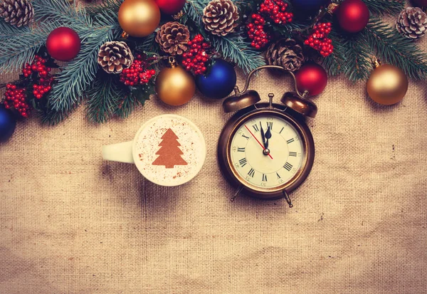 Hot cappuccino with christmas tree shape and alarm clock on a ta — Stock Photo, Image