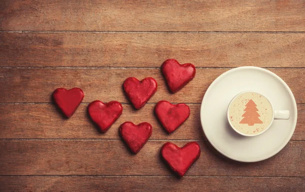 Cup of coffee and cookie on a wooden table. — Stock Photo, Image