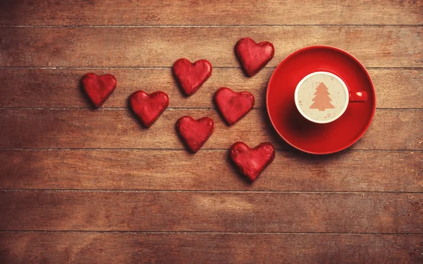 Kopp kaffe och kaka på ett träbord. — Stockfoto