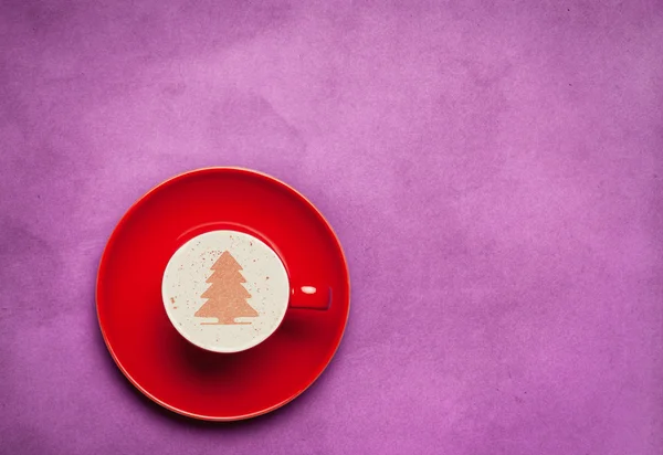 Tazza di caffè con simbolo a forma di cuore su sfondo di colore . — Foto Stock