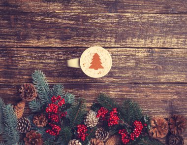 Kahve krem Noel ağacı bir tablo ile.