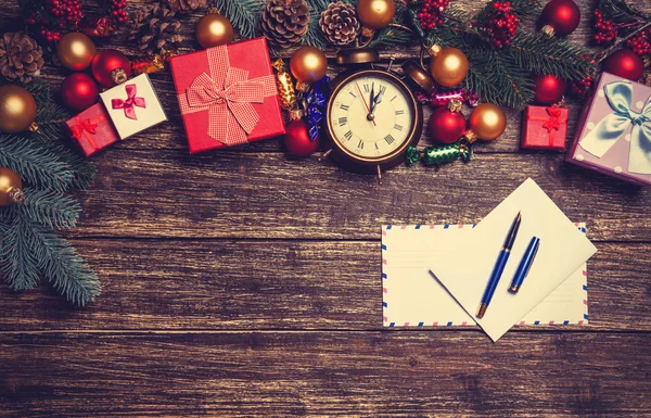 Letter and christmas gifts — Stock Photo, Image