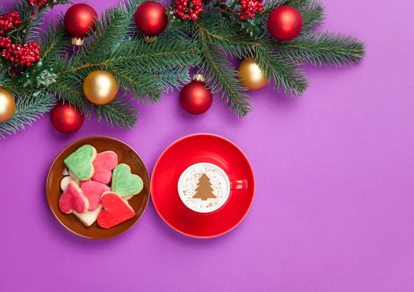 Cappuccino e albero di Natale a forma di biscotto — Foto Stock