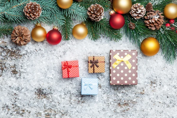 Gift box and branch with toys. — Stock Photo, Image