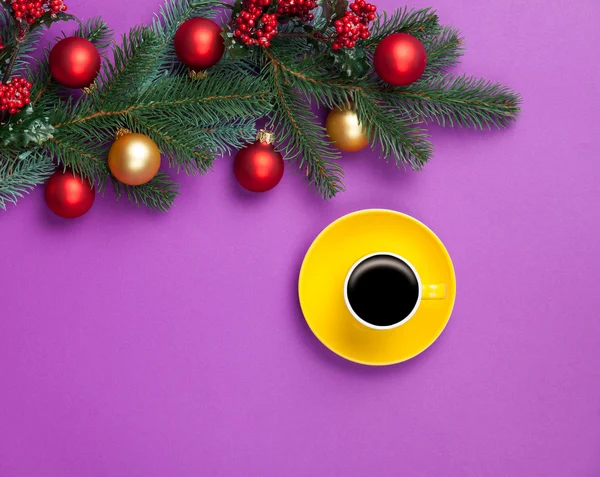 Hot coffee and pine branch with christmas toys on violet backgro — Stock Photo, Image