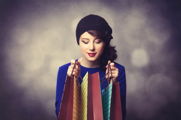 Donne in abito blu con borse della spesa — Foto Stock