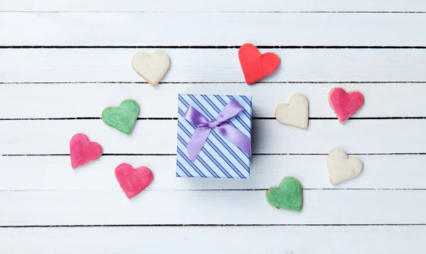 Cookies and gift box — Stock Photo, Image