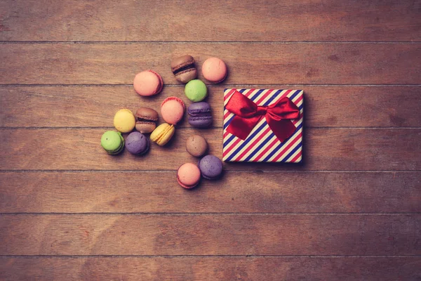 Gift box with macarons — Stock Photo, Image
