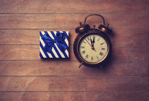 Color gift box and alarm clock — Stock Photo, Image