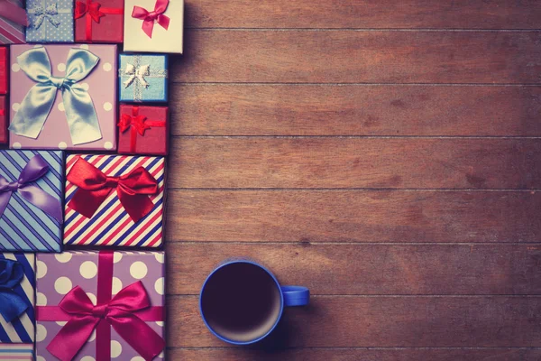 Cup of coffee and gift boxes — Stock Photo, Image