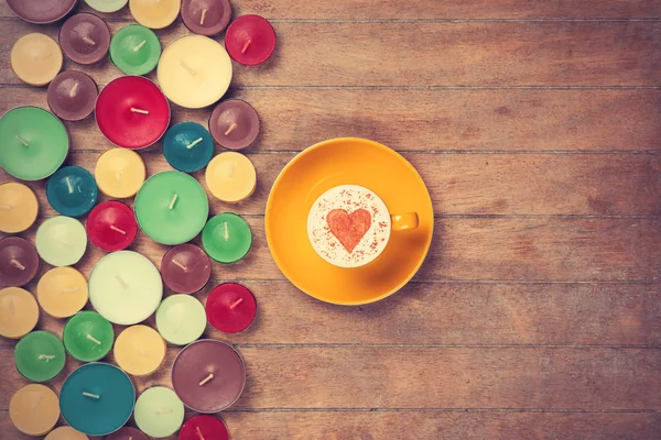 Cup and candles on a talbe — Stock Photo, Image