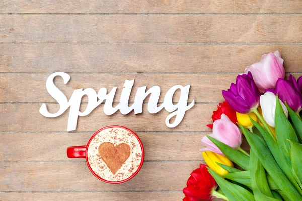 Cappuccino and word Spring near flowers — Stock Photo, Image