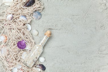 NET ve kabukları ile şişe 