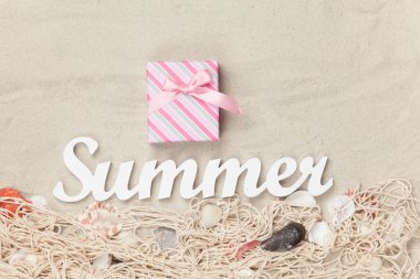 Hediye kutusu ve kelime yaz