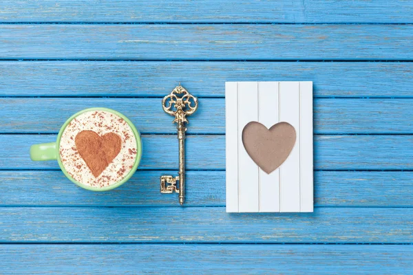 Cappuccino, key and photo frame — Stock Photo, Image