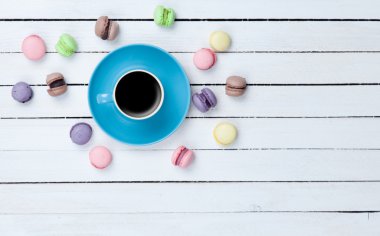 Fincan kahve ve macarons